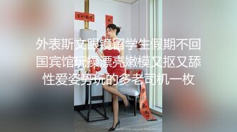 老哥约了个短发小姐直播啪啪 床上侧入猛操再到沙发上骑乘 很是诱惑喜欢不要错过