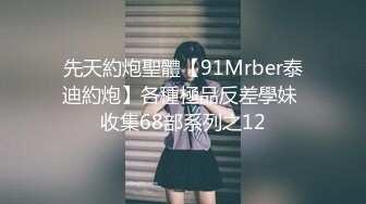 《破解家庭网络摄像头》监控偷拍中年打工夫妻晚上一边玩手机一边做爱玩的花样还挺多的