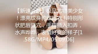 专注人前露出与路人同框美腿女神GI9ZA视图集，公园超市广场哪人多往哪去和老登一起锻炼