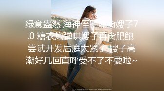 气质新人妹子有点小腼腆，全裸露脸自慰，特写超粉干净鲍鱼