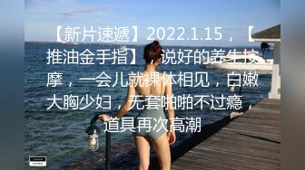  淫妻3P 两根棒棒一起吃 换上单男送的红边黑丝真的更显身材 被两个帅哥夹在中间猛操