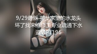  新人气质短发美女全裸自慰和炮友啪啪，毛毛非常浓密掰穴特写，手指扣入摩擦阴蒂