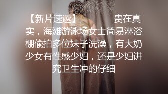 这次带老婆和朋友去宾馆，‘我就坐在这里看你给帅哥口交，你舒服吗老婆’，边看着老婆边放着AV观看，真的好会玩噢！