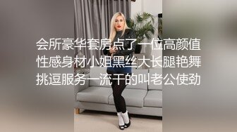 两个大屌猛一互攻,小受没来只好拿对方开枪了,抓着大奶子操公逼不是一般人能够享受得了的