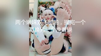 【新片速遞】 熟女妈妈 叫 我就不叫 小傻瓜 哥们这鸡吧就是名片啊 谁见过这么黑的吊吗 估计妈妈也没想到咋比我还黑 内射满满一鲍鱼