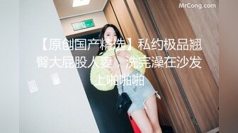 妹子偷偷拍下合租闺蜜洗香香