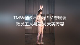 游泳馆内部员工一路游走四处出击偷拍 多位美女少妇洗澡换衣服 (2)