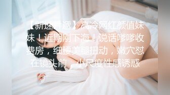 美女居然在飞机上玩漏出