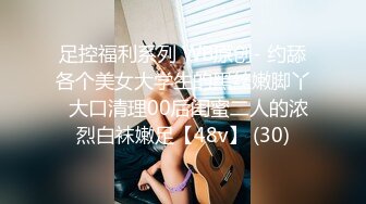 00后清纯女神级萌妹KTV赴约,碎花连衣裙少女感十足,KTV里边唱歌壹边拿啤酒瓶摩擦小茓