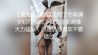 学校保安女生宿舍楼爬窗偷窥几个女生洗澡