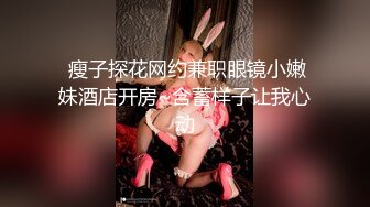 校园厕拍达人潜入职校女厕③ 定点全景偸拍，超多学生妹方便，各种浑圆大屁股，双洞看的清楚 (1)