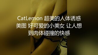  凌晨三时三个人坐在沙发上聊天一左一右边摸着老婆的乳房边聊天突然间单男和媳妇舌吻