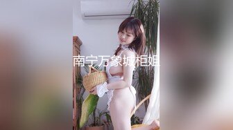  腰细胸大好身材妹子和炮友居家啪啪，上位骑乘打桩晃动奶子，后入撞击屁股操的一脸享受