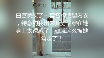 居家可爱美女主播凌晨跳蛋自慰，黑丝较小可人，蝴蝶逼粉木耳留了很多淫水