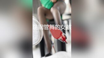 -土豪粉丝眼镜胖哥和两个美女主播玩4P一边干一边手机自拍