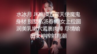  约啪女神级甜美小姐姐 黑色单薄低胸连衣裙真是诱惑力十足啊