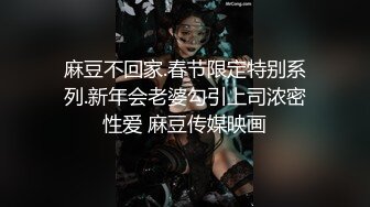 H罩杯韩国巨乳女主播，一对豪乳又大又软，肉丝巨臀抹乳液，幸福黄瓜乳交，夹在中间，上下撸