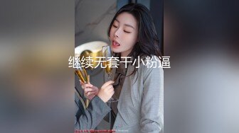 潜入办公楼 小手电强拍美少妇的小黑鲍