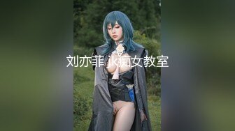 【新片速遞】最新流出服装厂女厕 近距离偷窥白嫩的大屁股少妇 原档