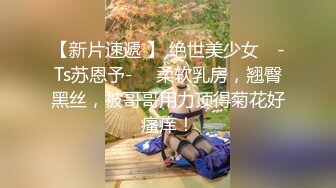 老婆今天性欲不强，玩会逼。一会自己打飞机。