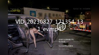 超爆网红美少女大尺度淫乱新作 弟弟手啪被发现姐姐帮解决