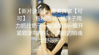 穿紫色格子休闲裤的清纯小美女，跟随厕所偷拍 青涩文艺的长相下面阴穴羞答答的喷尿 尿声清脆！ (2)