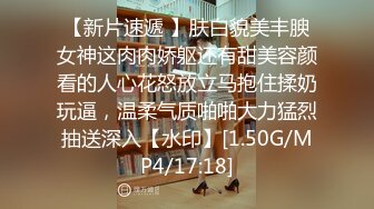 【新速片遞】 10月重磅更衣室偷拍！水上乐园的女更衣室来了3位年轻漂亮的美眉，换上泳装！大胆偷拍 高清设备，身材很给力，全身粉嫩