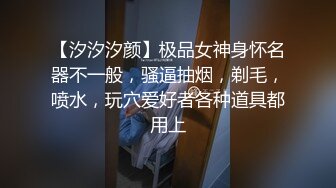 在KTV同学聚会 别人都在唱歌 你俩竟然在厕所就干起来了 还把妹妹的屁眼掰开使劲舔！