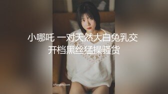 黑裙苗条妹子，蹲着口交调情摸逼上位骑乘猛操，很是诱惑喜欢不要错过