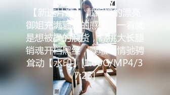 【新片速遞】两个00后极品美少女！炮友没在双女互玩！掰开粉穴跳蛋磨蹭，拿出假屌插对方小穴