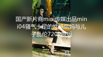 约了两个嫩妹玩双飞左拥右抱扣逼玩弄口交站立后入台子上抽插