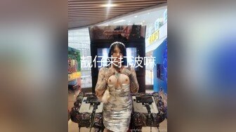 厕拍狂人被发现也不走气的美女很无奈