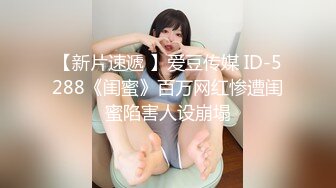 【新片速遞】   露脸新人妹子，欧式沙发全裸自慰，特写掰开蝴蝶逼，手指插穴表情很享受