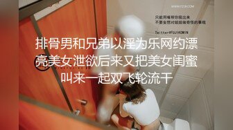 调教熟女妈妈 脚在抽搐 痒痒 爽不爽 受不了了 知道自己喷了几次 被两小伙调教成一个会喷水的母狗