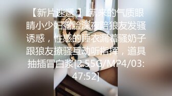 黑客破解家庭网络摄像头偷拍奇葩夫妻手里端个盘女儿还在边上刷牙就插入了