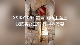 商城穿水手齐逼裙凉高跟绝色靓妞,蕾丝内浸湿了一片还被男友戳穴