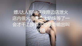 騷穴敏感的豐滿人妻穿紫色漁網