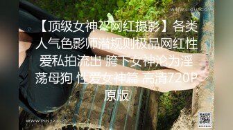 偷拍牛人晚上潜伏在别人家浴室窗外全景偷拍两个美女洗澡一个少妇一个年轻妹子颜值都不错很有撸点