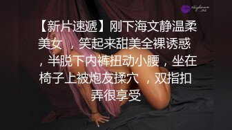 刚洗完澡即兴来一发从浴室一直干到卧室。上演无套内射