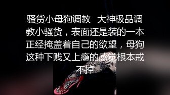 漂亮大奶美女 身材不错 细腰肥股 塞着肛塞 被大肉棒无套输出 表情享受 颜射吃精