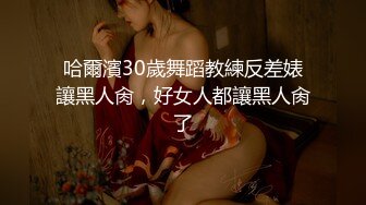 刚生完孩子不久的大美妞奶子涨的巨大，奶水用不完，哥几个上去啃两口尝尝外国母乳啥味道