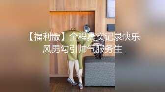 【笑起来甜美新人美妞】慢慢脱下内裤特写，揉捏奶子掰开紧致小穴，双指夹住阴唇手指扣弄，搞得小逼湿湿哒