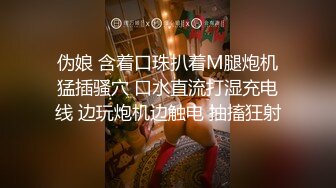 寸男爷们约炮健身汉子,放着GV被大粗屌操着屁眼,全程啪啪大响浪叫不断,爽死这个骚货了