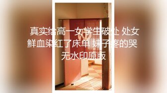 民宅隔窗缝中偸拍坚挺大白奶漂亮美女寂寞难耐脱衣揉奶自抠