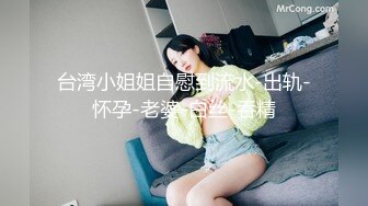 【新片速遞 】   网红性感美女！丰乳肥臀！一线天美穴，拨开珍珠内裤摇摆，多毛骚穴假屌抽插，搞得小穴好湿