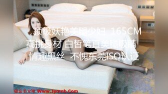 酒店女厕全景偷拍制服美女职员嘘嘘很漂亮的小鲍鱼真想尝一口连着来了两次