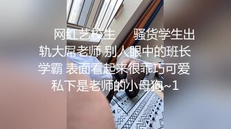 齐逼牛仔短裤极骚外围小姐姐  掏出大奶子吸吮  张开双腿揉穴